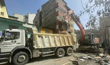 Tunceli’de bir evden 14 kamyon çöp çıkarıldı