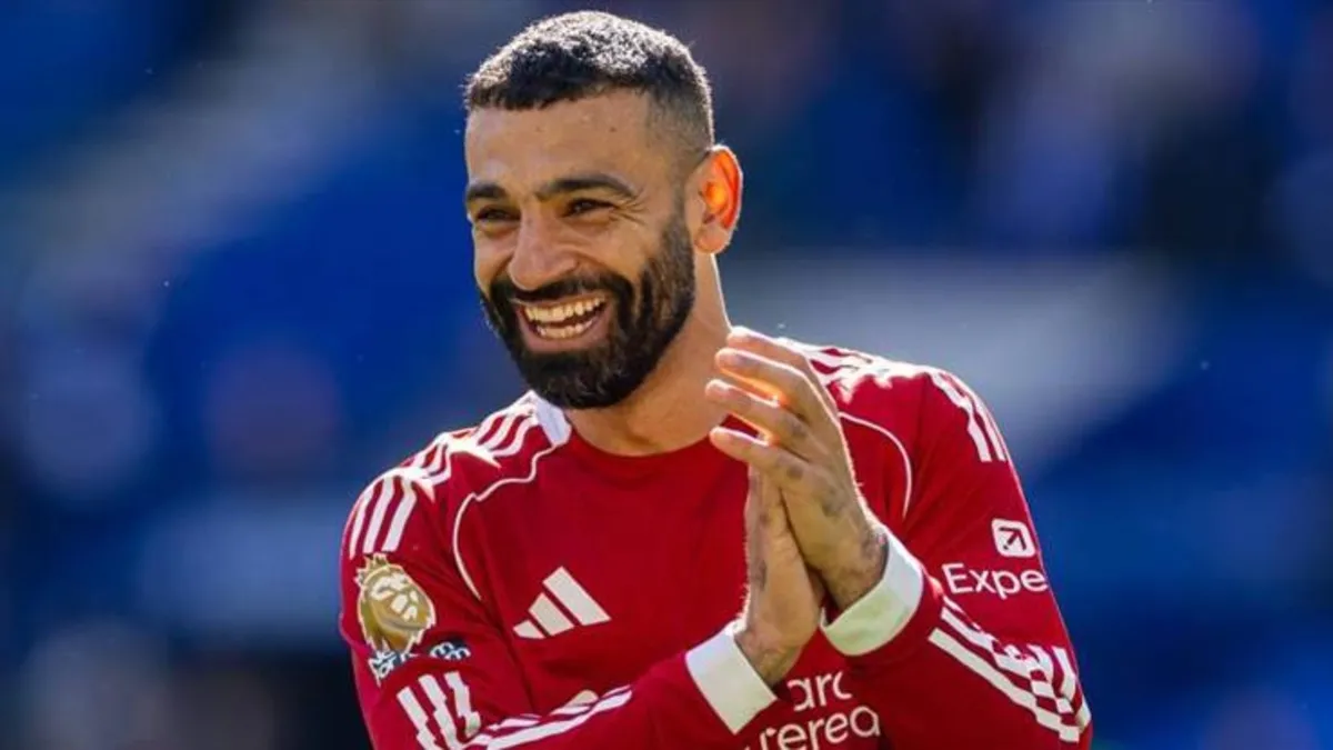 Beşiktaşlı yöneticiler ve Mohamed Salah'ın menajeri Ramy Abbas'ın transfer görüşmelerini temsil eden görsel.