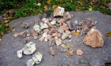 Dağlardan topladığı kalsit taşlarından koleksiyon yaptı #istanbul Dağlardan topladığı kalsit taşlarından koleksiyon yaptı #istanbul