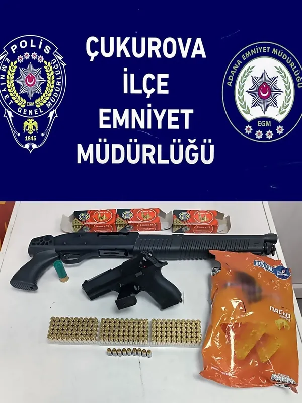 icki-rafindan-tufek-cips-paketinden-de-silah-cikti-1727248655839.jpg