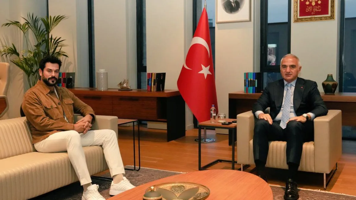 Oyuncu Burak Özçivit’ten Bakan Ersoy’a ziyaret! ‘Birlikte çok güzel işlere imza atacağız’ Oyuncu Burak Özçivit’ten Bakan Ersoy’a ziyaret! ‘Birlikte çok güzel işlere imza atacağız’