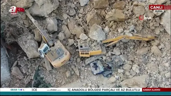 Bursa'da heyelan felaketi! Dev kayalar iş makinelerinin üstüne düştü 1 kişi ölü | Video