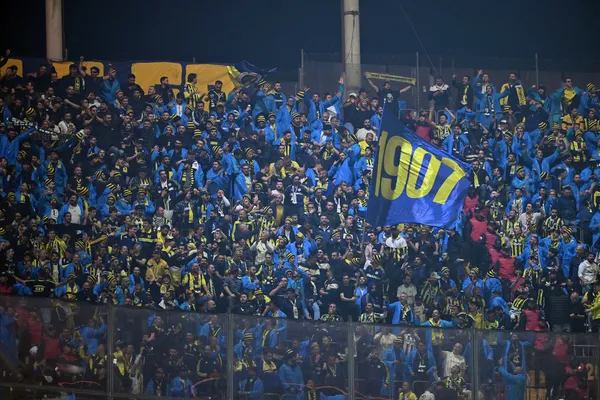 derbi-canli-super-ligde-galatasaray-fenerbahce-maci-ilk-yari-oynaniyor-1793039821755.jpg