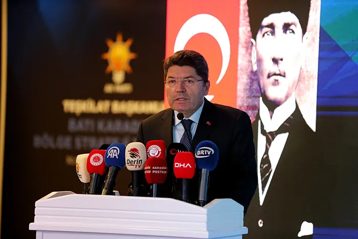 son-dakika-haberi-bakan-tunctan-iban-uyarisi-internet-dolandiriciligina-karsi-net-aciklama-1770466087081.jpg SON DAKİKA HABERİ! Bakan Tunç'tan 'IBAN' uyarısı: İnternet dolandırıcılığına karşı net açıklama!
