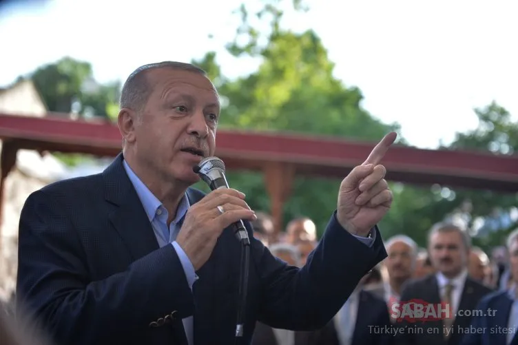 İstanbul’da Mursi için  kılınan gıyabi cenaze namazında Başkan Erdoğan da saf tuttu