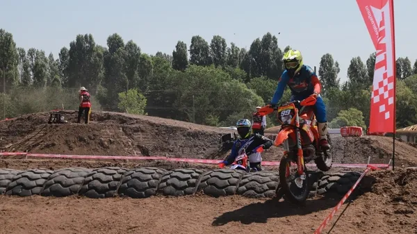 agrida-motor-sporlari-heyecani-basladi-121-sporcu-zorlu-parkurlarda-yarisacak-1783158178580.jpg