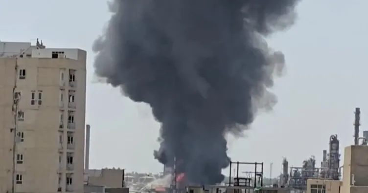İran’da petrol rafinerisi alevler içinde kaldı: Duman bulutu gökyüzünü kapladı