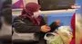 Metroda fasulye ayıklayan teyze vatandaşların ilgi odağı oldu | Video
