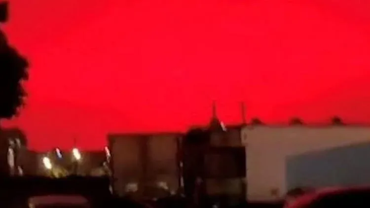 Çin’deki kırmızı gökyüzünün nedeni merak ediliyor! Kırmızı Kızıl gökyüzü nedir, neden olur?