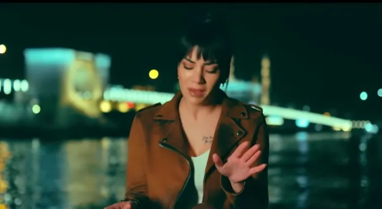 SON DAKİKA... Genç şarkıcı Pelin T. canlı yayın açıp intihara kalkıştı: Adrese giden ekipler şoke eden manzarayla karşılaştı!