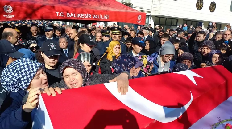 Şehit Polis Emirhan Aramış’a acı veda! Annesinin feryadı yürek yaktı: Melek oldu benim oğlum
