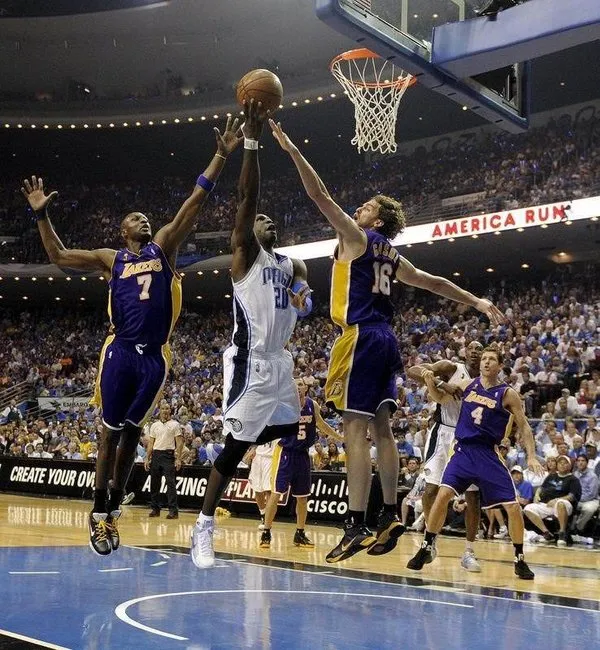 Los Angeles Lakers şampiyon