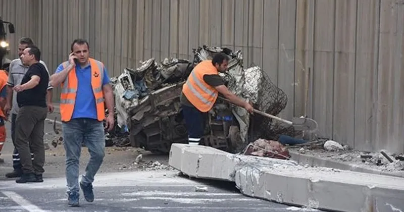 Ä°zmir'in Bornova ilÃ§esinde, hurda araÃ§ yÃ¼klÃ¼ bir kamyon, Osman Kibar Alt GeÃ§idi Ã¼zerindeki beton kiriÅlerden birine Ã§aptÄ±. YÄ±kÄ±lÄ±p, dÃ¼Åen kiriÅ ve kamyondan savrulan hurda otomobiller nedeniyle, alt geÃ§it bir sÃ¼reliÄine trafiÄe kapatÄ±ldÄ±. ile ilgili gÃ¶rsel sonucu