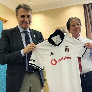 Para turu sürüyor!