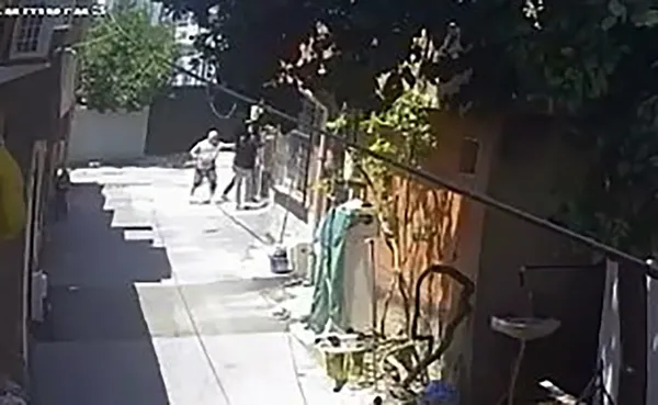 Deniz K. sokakta alevlerle mücadele ederken