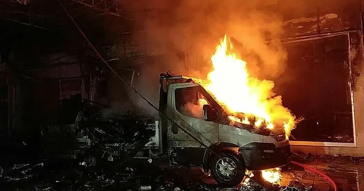 Samsun’da mobilya imalathanesi alev alev yandı
