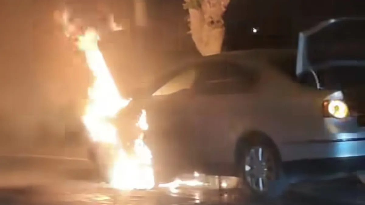 Şanlıurfa’da seyir halindeki otomobil yandı! Araç kullanılamaz hale geldi Şanlıurfa’da seyir halindeki otomobil yandı! Araç kullanılamaz hale geldi