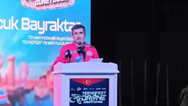 selcuk-bayraktar-sirnakta-teknofest-drone-yarislarini-izledi-1786302013669.jpg