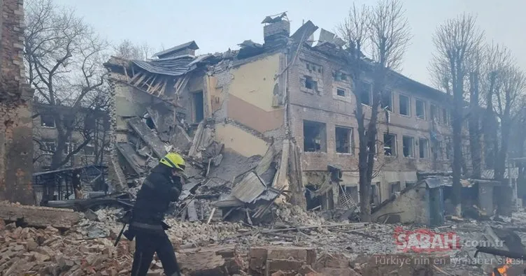 RUSYA UKRAYNA SAVAŞI SON DAKİKA HABERLERİ: Rusya, tiyatro binasını vurdu! Yüzlerce sivilin saklandığı yer hedef alındı...