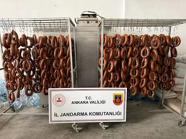 ankarada-sahte-et-operasyonu11-bin-400-kilogram-gida-yakalandi-1768404294199.jpg