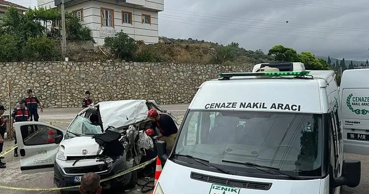 TIR’ın savrulan dorsesine, karşı yönden gelen hafif ticari araç çarptı: 3 ölü, 4 yaralı