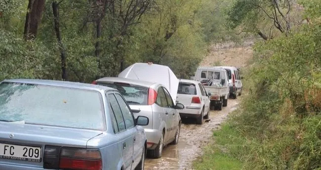 Karaman’da heyelandan kapanan köy yolu ulaşıma açıldı