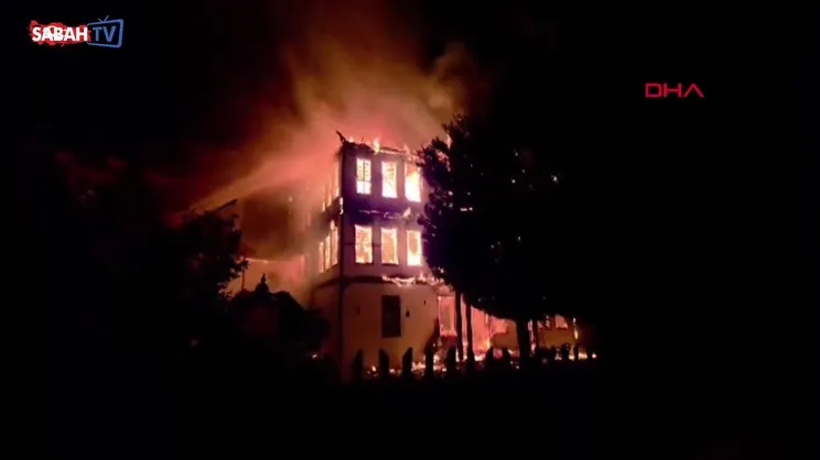 Bolu'da tarihi konak yandı | Video
