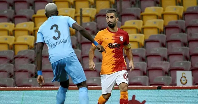 Arda Turan 9 yıl sonra Galatasaray formasını giydi
