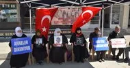 Muşlu aileler, DEM Parti önündeki evlat nöbetini sürdürdü