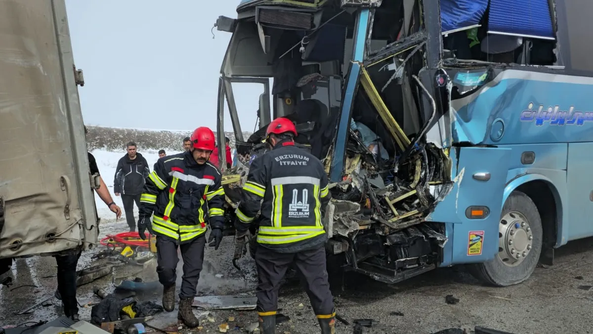 Erzurum’da zincirleme kaza: 1 ölü 4 yaralı Erzurum’da zincirleme kaza: 1 ölü 4 yaralı