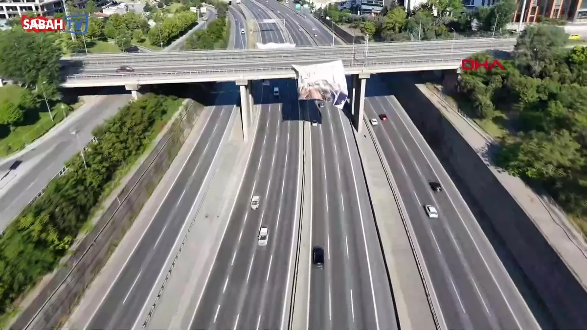 Bayramın ikinci gününde de yollar boş kaldı videosunu izle Bayramın ikinci gününde de yollar boş kaldı videosunu izle