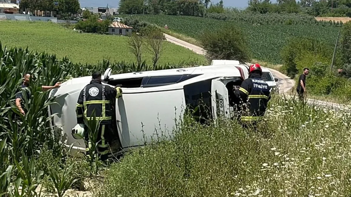 Osmaniye Kadirli'de meydana gelen trafik kazası sonrası olay yeri incelemesi