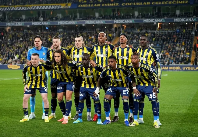 canli-fenerbahce-basaksehiri-konuk-ediyor-sari-lacivertlilerin-ilk-11i-belli-oldu-1777732720266.jpg