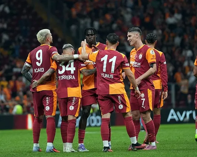 galatasaray-kocaelispor-deplasmaninda-okan-burukun-11-tercihi-belli-oldu-1762687775503.jpg
