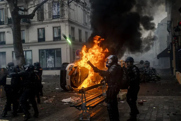 Başkan Erdoğan 'Beslediğiniz yılan sizi de sokar' diye uyarmıştı! PKK'lılar Paris'i karıştırdı