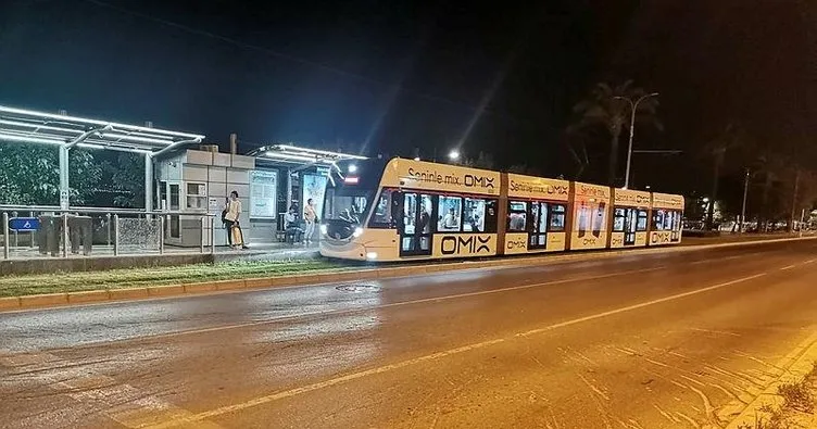 İzmir’de tramvayın çarptığı kız ağır yaralandı