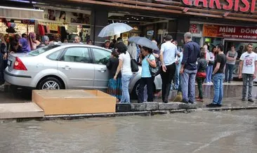 Zonguldak’ta aniden bastıran şiddetli yağmur hayatı olumsuz etkiledi