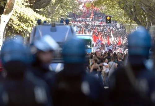 Roma ayakta, isyan büyüyor!