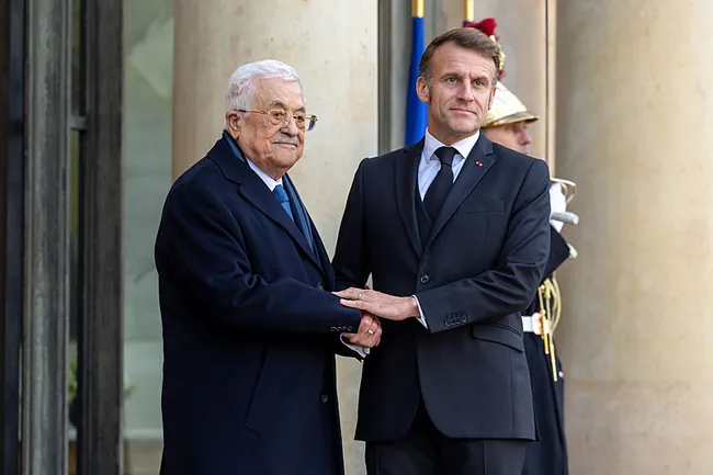 macron-ve-filistin-devlet-baskani-abbas-bir-araya-geldi-1762896040561.jpeg Macron ve Filistin Devlet Başkanı Abbas bir araya geldi!