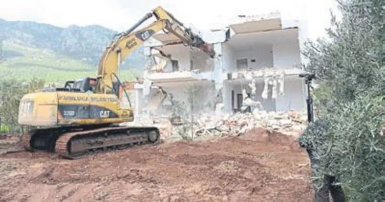 Kaçak yapıların yıkımı sürüyor