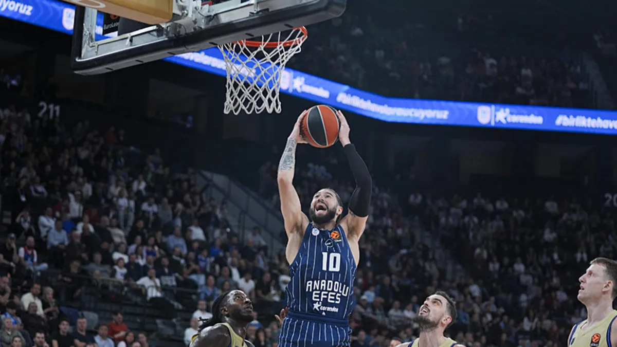 Anadolu Efes, Barcelona’yı 1 sayı farkla devirdi Anadolu Efes, Barcelona’yı 1 sayı farkla devirdi
