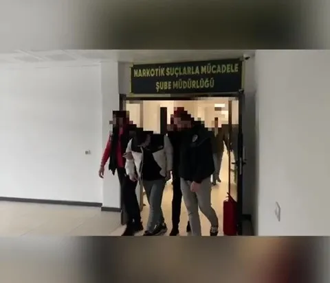 zehir-tacirlerine-4-farkli-operasyon-16-gozalti-1679926118174.jpeg