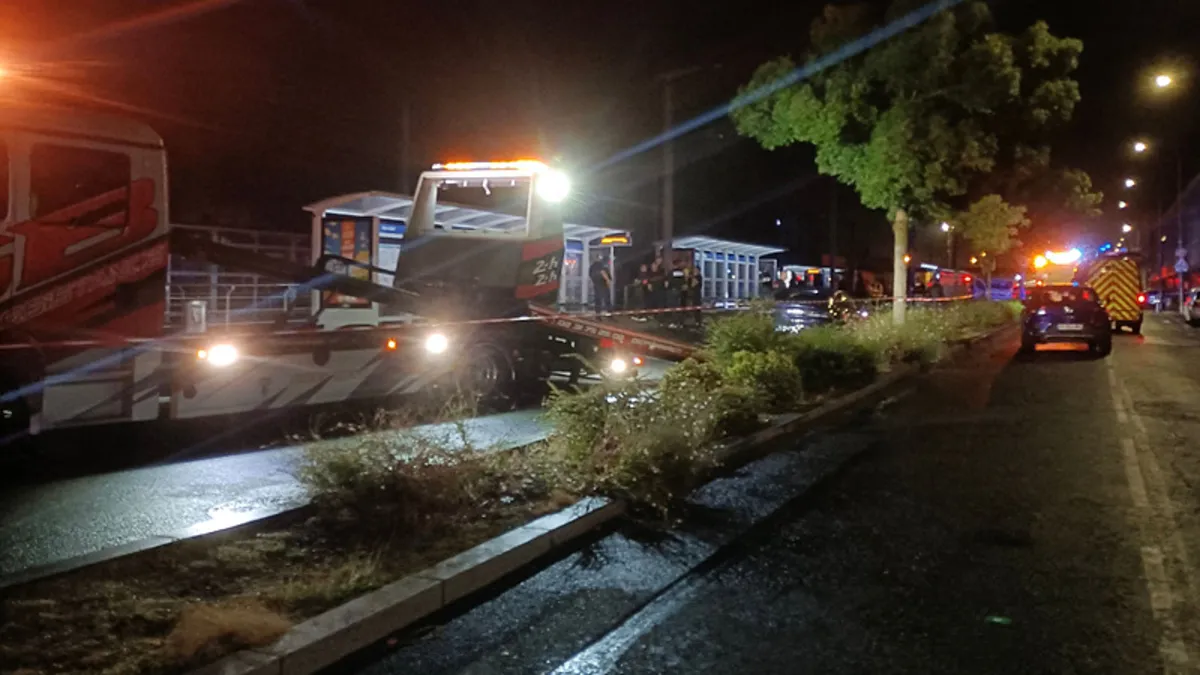 Fransa’da bir araç kalabalığın arasına daldı: Ölü ve yaralılar var!