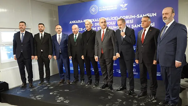 bakan-uraloglundan-super-hizli-tren-mujdesi-ankara-istanbul-arasi-80-dakikaya-dusuyor-1772645408708.jpeg Bakan Uraloğlu’ndan “Süper Hızlı Tren” müjdesi: Ankara İstanbul arası 80 dakikaya düşüyor!