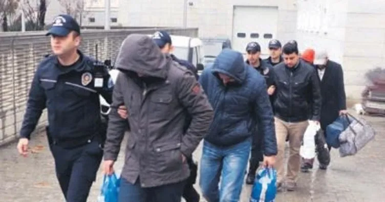 İzmir’de 22 gözaltı...