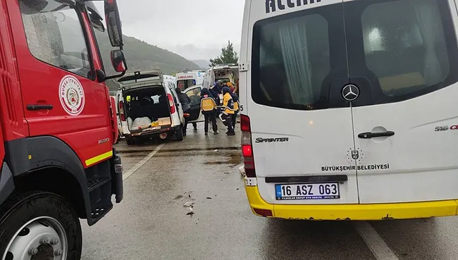 bursada-feci-kaza-yolcu-minibusdu-1792265509922.jpg
