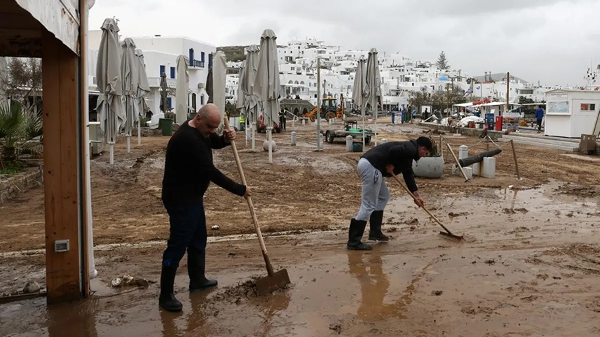 Yunanistan’da fırtına alarmı: Okullar uzaktan eğitime geçti Yunanistan’da fırtına alarmı: Okullar uzaktan eğitime geçti