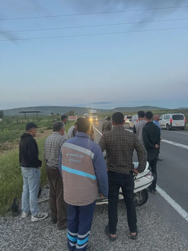 sanliurfada-motosiklet-devrildi-2-yarali-1778142360425.jpg