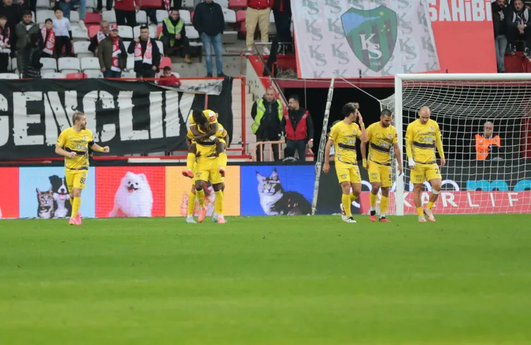 Son dakika haberi: Arda Turan’dan flaş hamle! Süper lig devinin golcüsüne talip oldu...