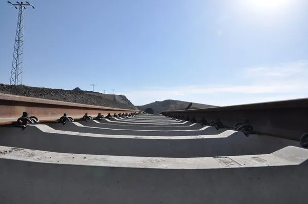 Bakü-Tiflis-Kars demiryolu hattı Mart'ta açılıyor